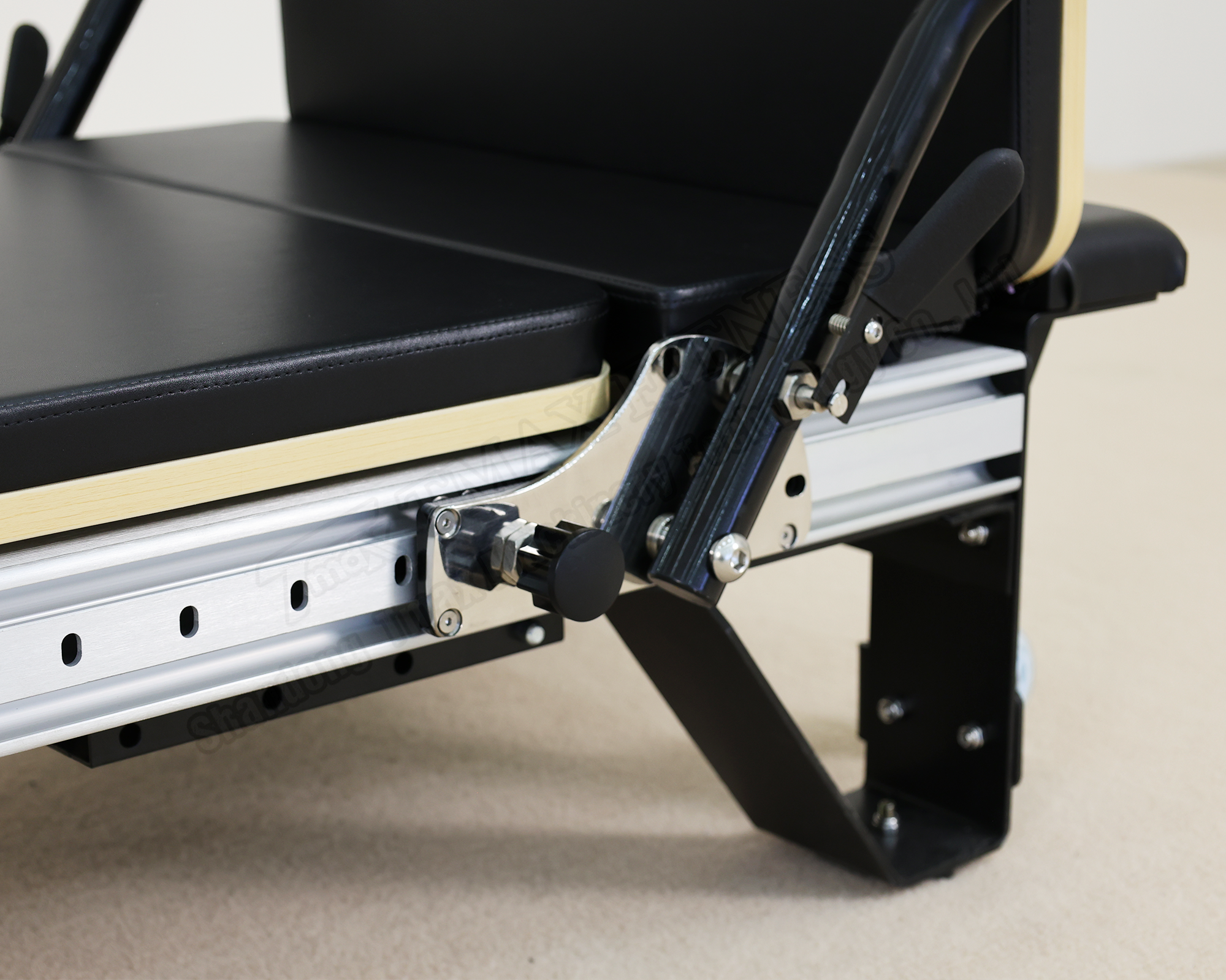 DZ133 Aluminum Pilates Reformer silver