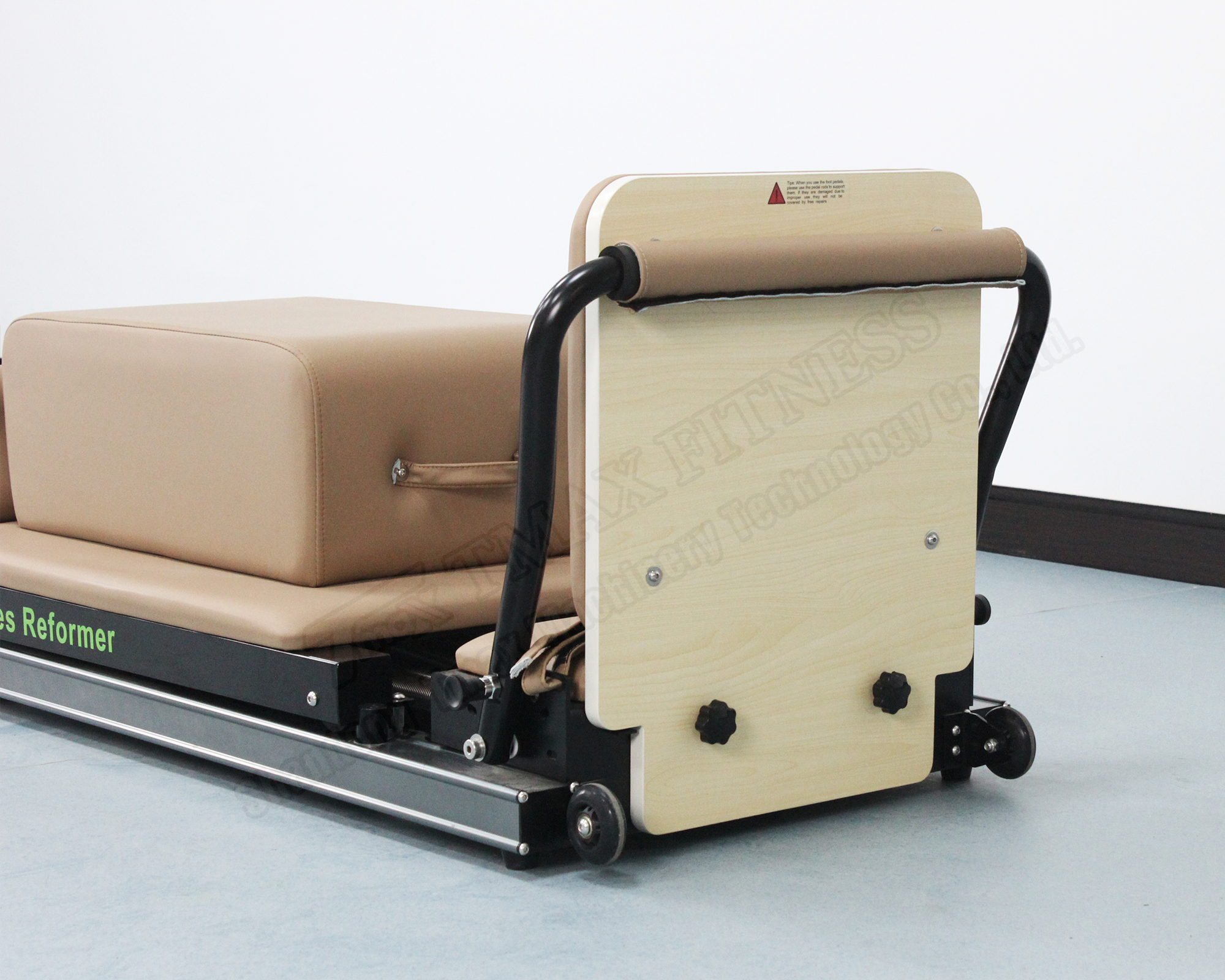 DZ146 Pull-out Pilates Reformer: Space-Saving Elegance
