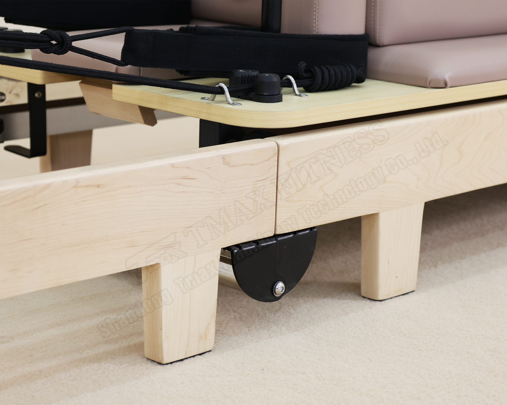 DZ153 Maple Folding Reformer: Redefining Pilates with Elegance and Functionality