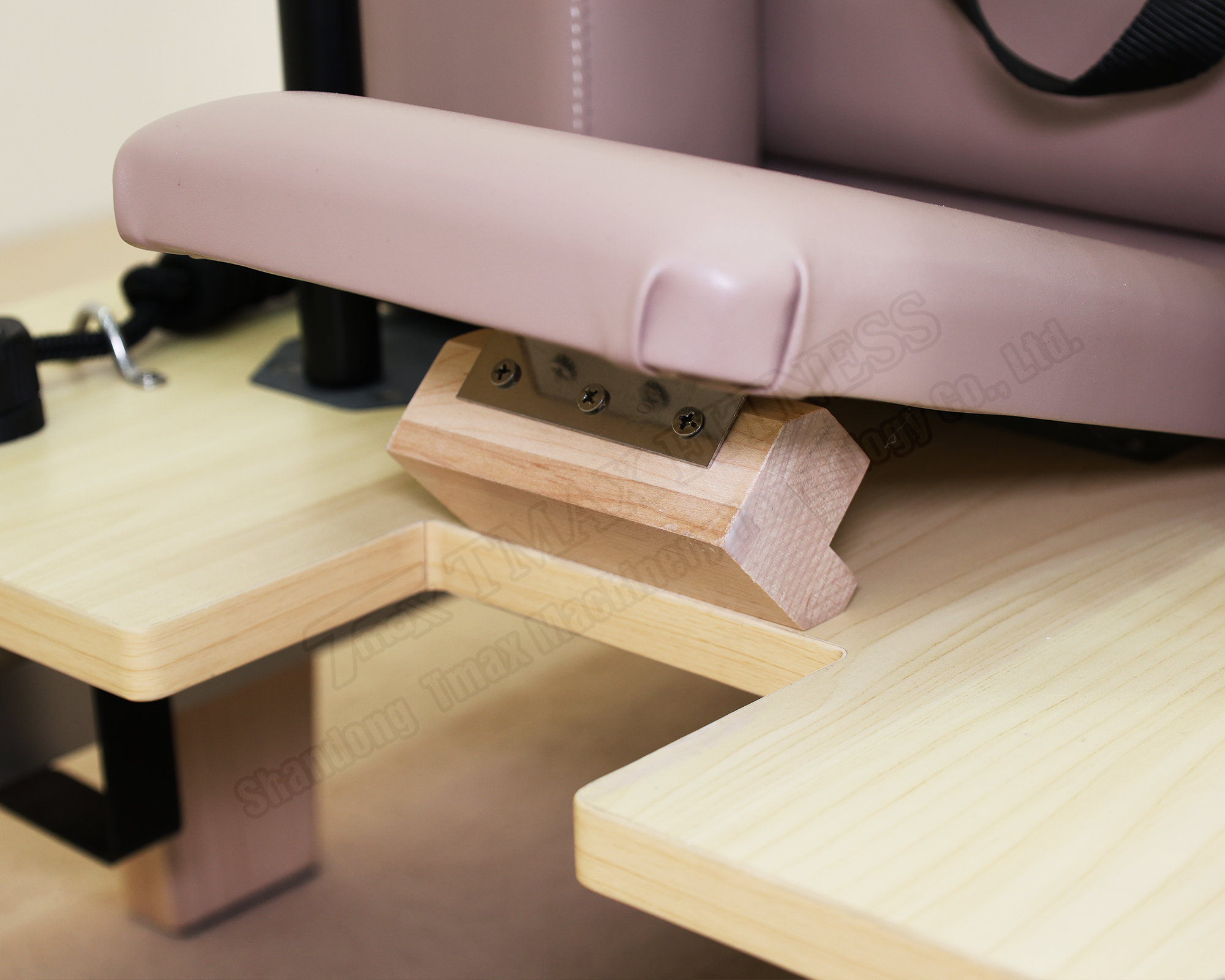 DZ153 Maple Folding Reformer: Redefining Pilates with Elegance and Functionality