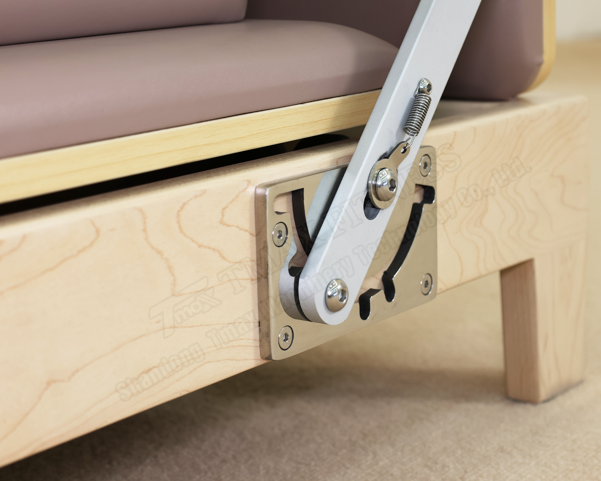 DZ153 Maple Folding Reformer: Redefining Pilates with Elegance and Functionality